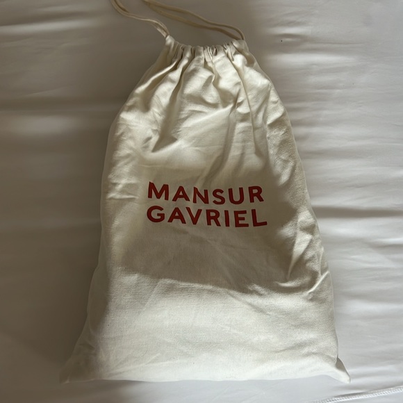 NWT Mansur Gabriel Mini Twist Cloud Clutch With Chain - Picture 6 of 6